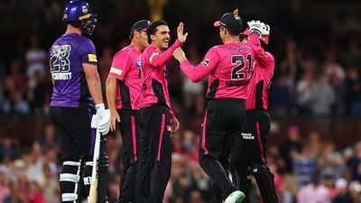 Babar Azam-less Sydney Sixers storm into BBL final, to meet Perth Scorchers in title clash Sydney Sixers' Joel Davies celebrates with his teammates in this frame. (Getty)