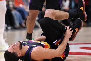 BIG blow for Phoenix Suns, Devin Booker suffers injury after Jalen Green exit SportsTak