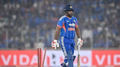 India coach issues clarification on Sanju Samson's future ahead of 4th T20I against New Zealand India's Sanju Samson walks back to the pavilion after his dismissal (Getty)