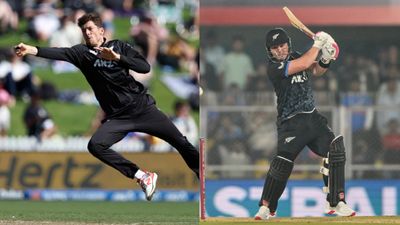 IND vs NZ: Seifert, Santner combine to thwart India as Kiwis win 4th T20I by 50 runs despite Dube's blitz New Zealand's Mitchell Santner (L) and Tim Seifert in frame. (Getty)