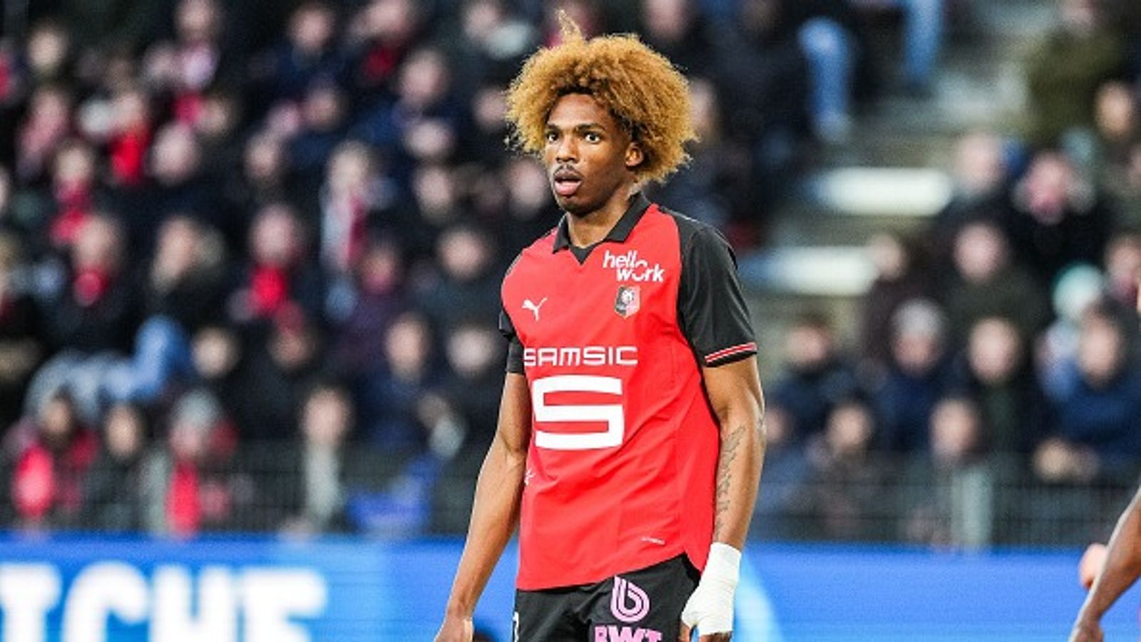 20-year-old Ligue 1 defender wants to join Chelsea over Liverpool, his name is... Jeremy Jacquet in the frame.