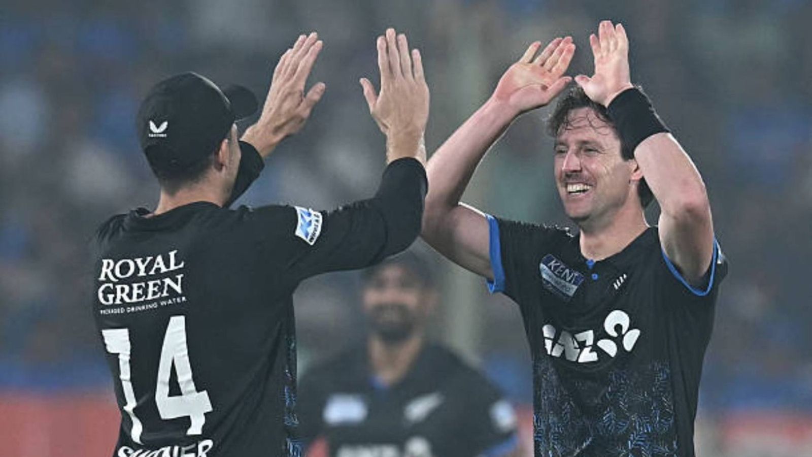 Matt Henry enters history books, becomes first bowler to achieve this unique T20I feat New Zealand's Matt Henry (R) celebrates with teammates after taking the wicket of India's Shivam Dube during the fourth Twenty20 international cricket match between India and New Zealand (via Getty)