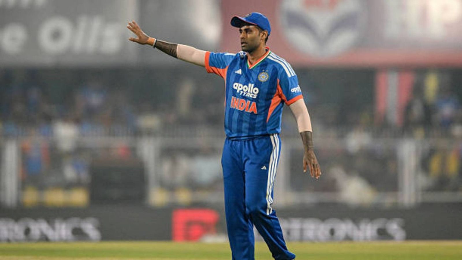 'We wanted to see if...': Suryakumar Yadav explains why India 'purposely played six batters' in 4th T20I vs NZ India's captain Suryakumar Yadav adjusts the field during the third Twenty20 international cricket match between India and New Zealand at the Barsapara Cricket Stadium in Guwahati (via Getty)