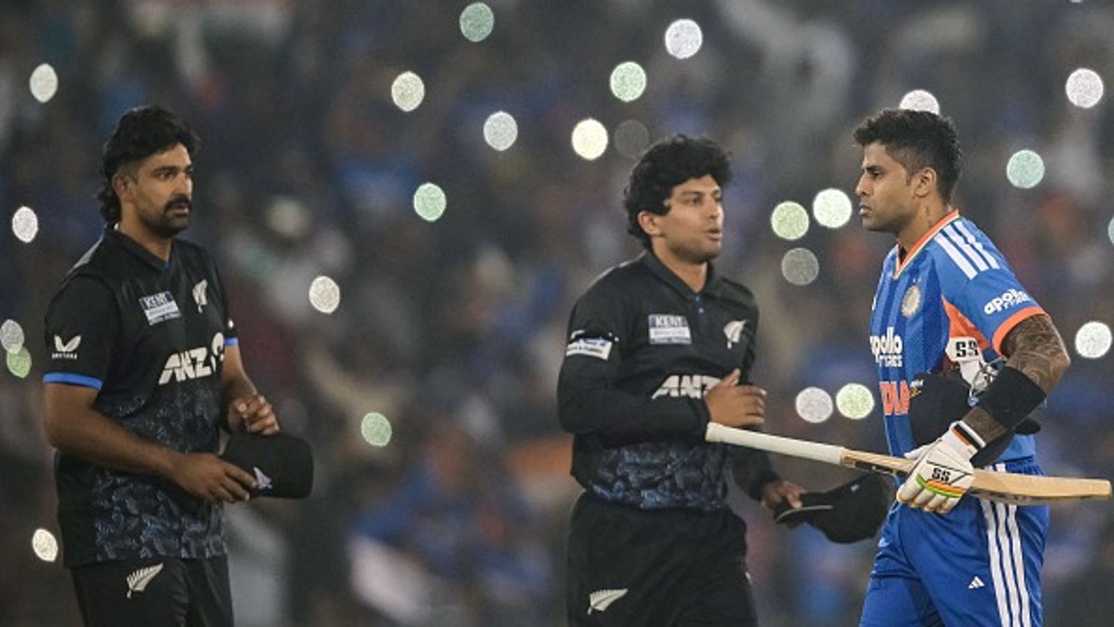 IND vs NZ 5th T20I Live Streaming: When and where to watch India vs New Zealand 5th T20I online and on TV Suryakumar Yadav (R) shakes hands with New Zealand's Rachin Ravindra (C) and Ish Sodhi (Getty)