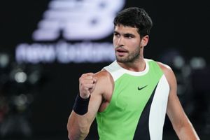 Carlos Alcaraz stuns Alexander Zverev in a five-set thriller to reach maiden Australian Open final SportsTak