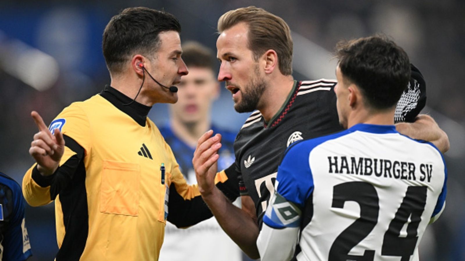Harry Kane lashes out at referee as Hamburg hold Bayern Munich to frustrating draw Harry Kane lashes out at referee as Hamburg hold Bayern Munich to frustrating draw