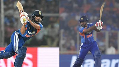 'You can't take chances...': Sunil Gavaskar wants Ishan Kishan to be picked over Sanju Samson in T20 World Cup SportsTak