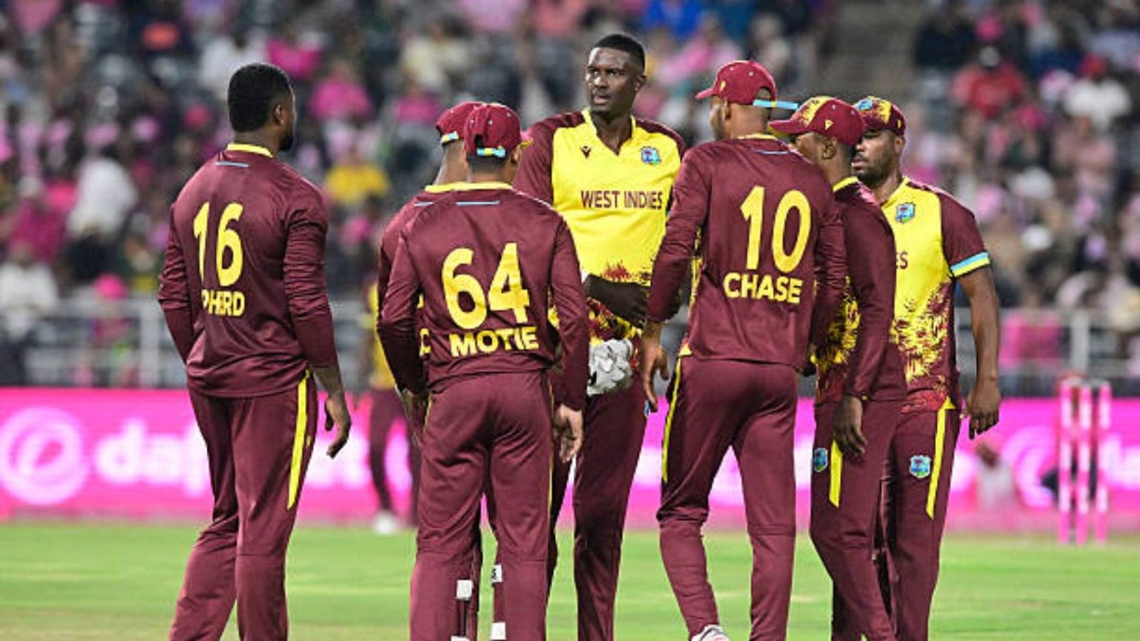 Shimron Hetmyer and Gudakesh Motie lead West Indies to consolatory win over South Africa in 3rd T20I West Indies players celebrate a wicket during the 3rd KFC T20I match between South Africa and West Indies at DP World Wanderers Stadium on January 31 (via Getty)