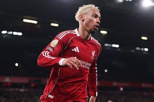 Kylian Mbappe heaps praise on Hugo Ekitika on social media after Liverpool's win vs Newcastle SportsTak