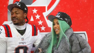 Patriots' Stefon Diggs laughs off Cardi B proposal ahead of Super Bowl clash against Seahawks Patriots' Stefon Diggs laughs off Cardi B proposal ahead of Super Bowl clash against Seahawks