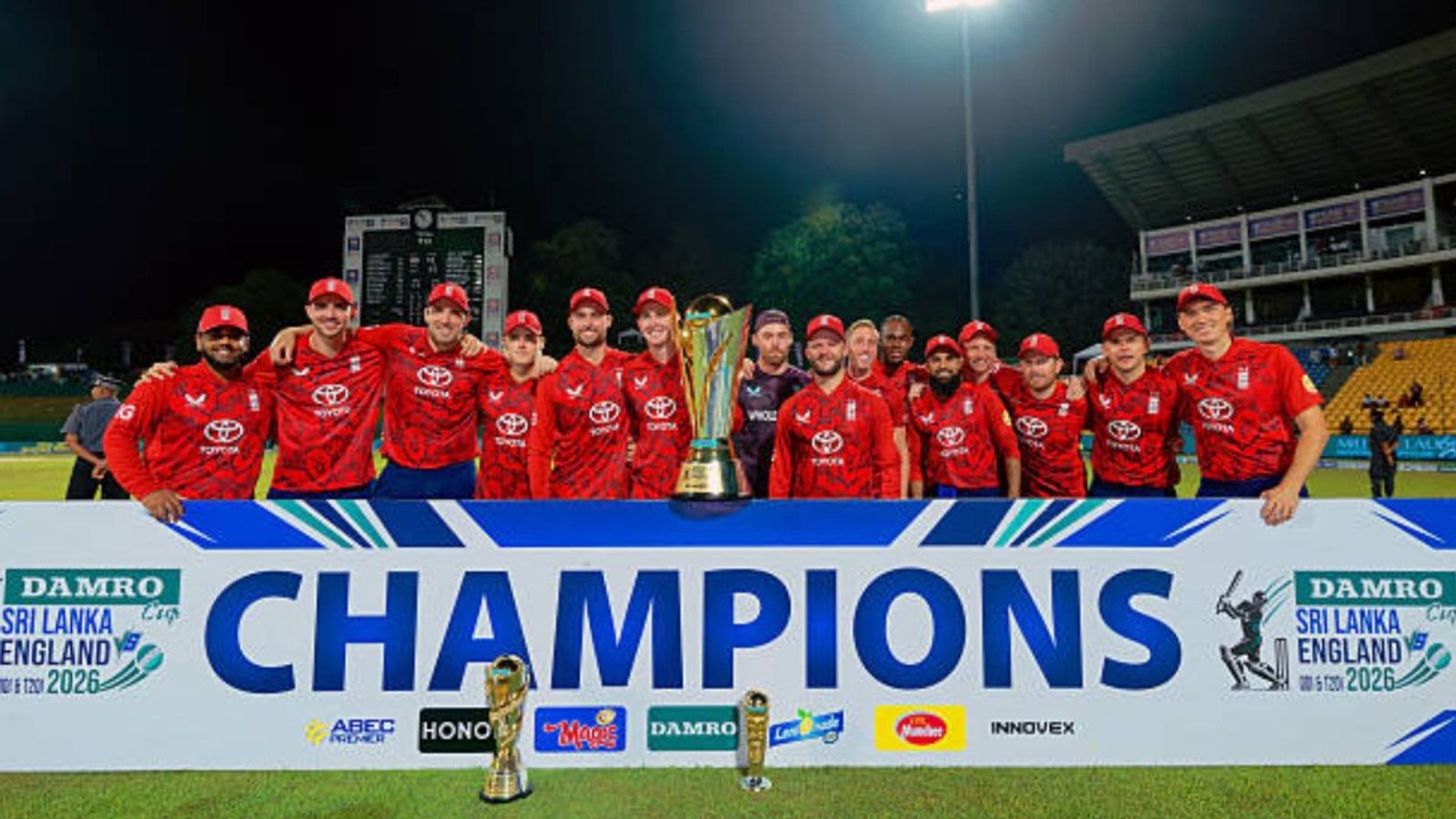 Sam Curran and Jacob Bethell star as England complete clean sweep over Sri Lanka, win 3rd T20I by 12 runs England's players pose with the trophy after winning the third and final Twenty20 international cricket match between Sri Lanka and England at the Pallekele International Cricket Stadium in Kandy (via Getty)