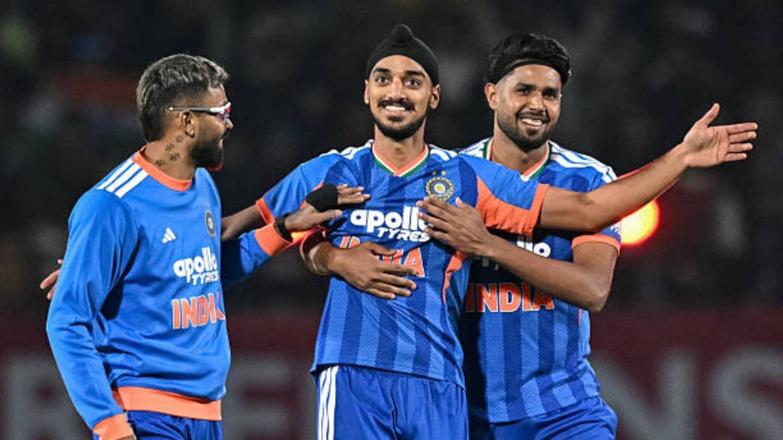 Injury scare for India ahead of T20 WC as star pacer limps off field during warm-up match vs South Africa India's Arshdeep Singh (C) celebrates with teammates Harshit Rana (R) and Hardik Pandya after taking the wicket of South Africa's Reeza Hendricks during the third Twenty20 international cricket match between India and South Africa (via Getty)