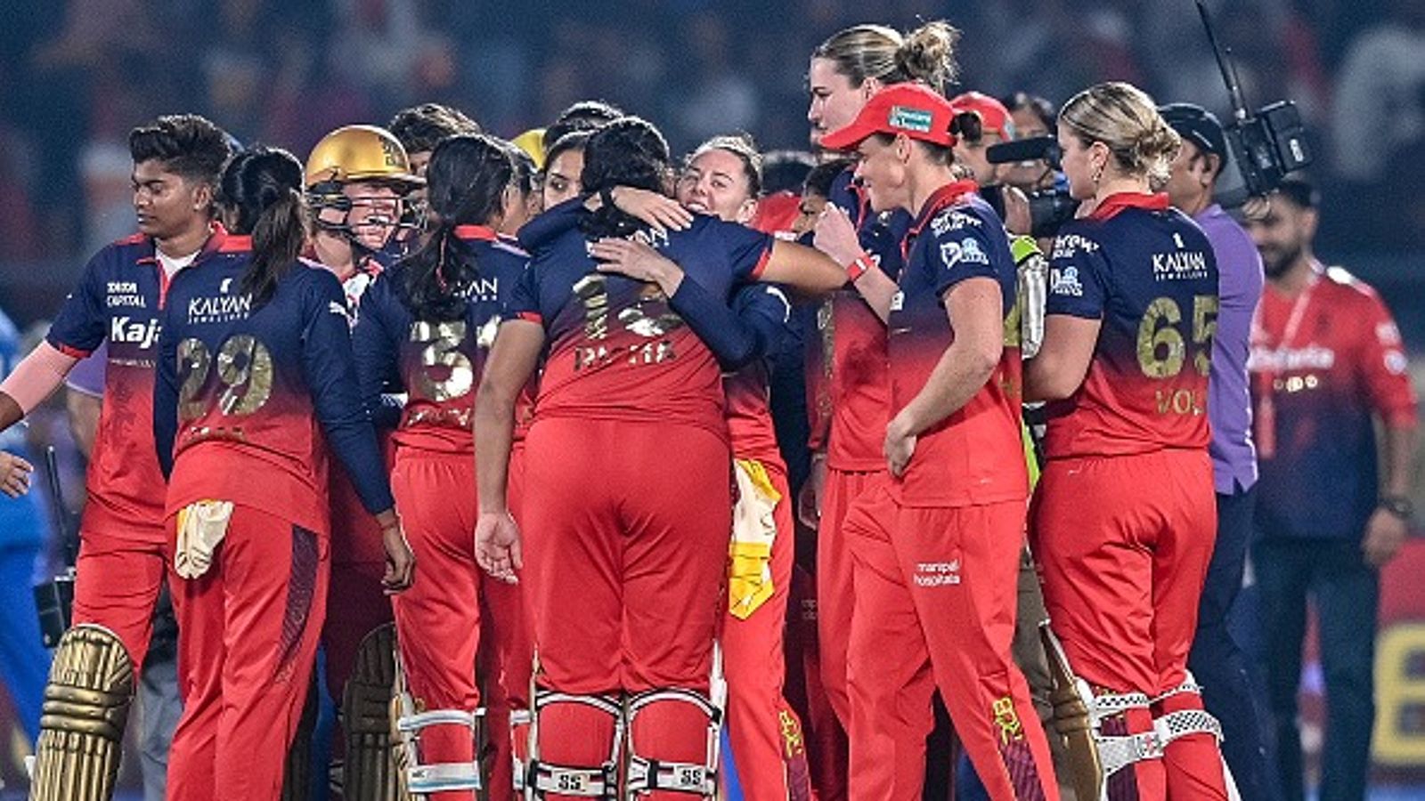 Smriti Mandhana, Georgia Voll shine as RCB lift second WPL trophy, defeating DC by six wickets Royal Challengers Bengaluru's players celebrate after winning the Women's Premier League (WPL) Twenty20 final cricket match against Delhi Capitals (Getty)