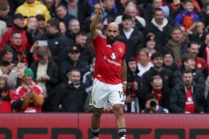 Owen Hargreaves draws parallel between Bryan Mbeumo and Mohamed Salah after win vs Spurs SportsTak