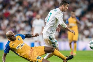 Roberto Carlos issues warning to Cristiano Ronaldo about his playing career, says 'if he decides to stop...' SportsTak