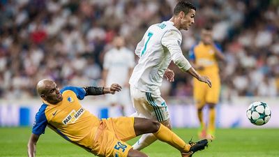 Roberto Carlos issues warning to Cristiano Ronaldo about his playing career, says 'if he decides to stop...' SportsTak