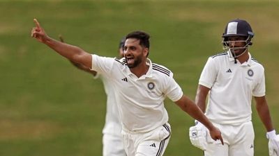 Delhi Capitals’ ₹8.40 cr recruit's 12-wicket haul powers J&K into Ranji Trophy semifinals Auqib Nabi celebrating a wicket