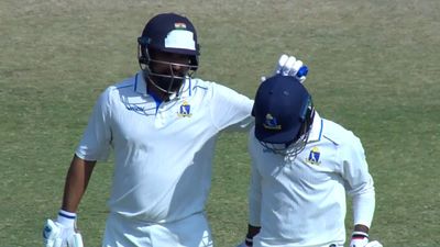 Bengal batter dismissed for 299 in Ranji Trophy quarterfinal, enters Bradman, ex-NZ captain’s list Mohammed Shami, Sudip Kumar Gharami