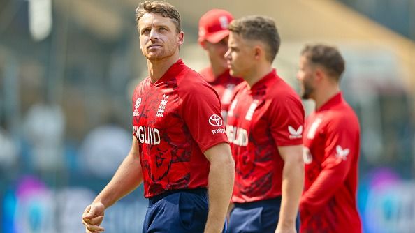 England's Jos Buttler (L) along with his teammates in this frame. (Getty)