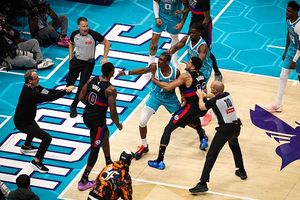 WATCH: Chaos in Charlotte as Pistons–Hornets fight breaks out, four players ejected SportsTak