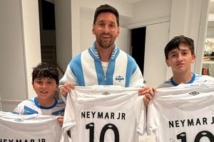 Lionel Messi and his sons receive special gift from Neymar Jr SportsTak