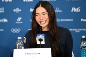 Chloe Kim receives heartfelt boost from reigning US Olympic champion ahead of halfpipe final SportsTak