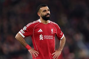 Steven Gerrard reacts to Mohamed Salah equalling his Liverpool assist tally SportsTak