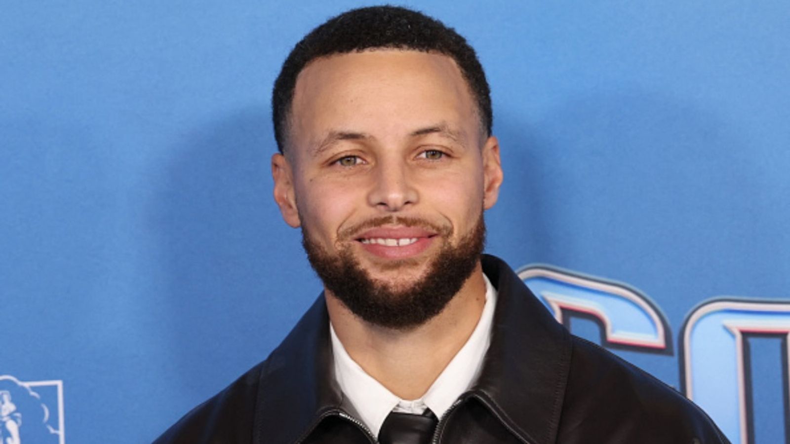 Steph Curry addresses fans after reaching another NBA milestone: "Wouldn’t be here" Steph Curry in the frame (via Getty)