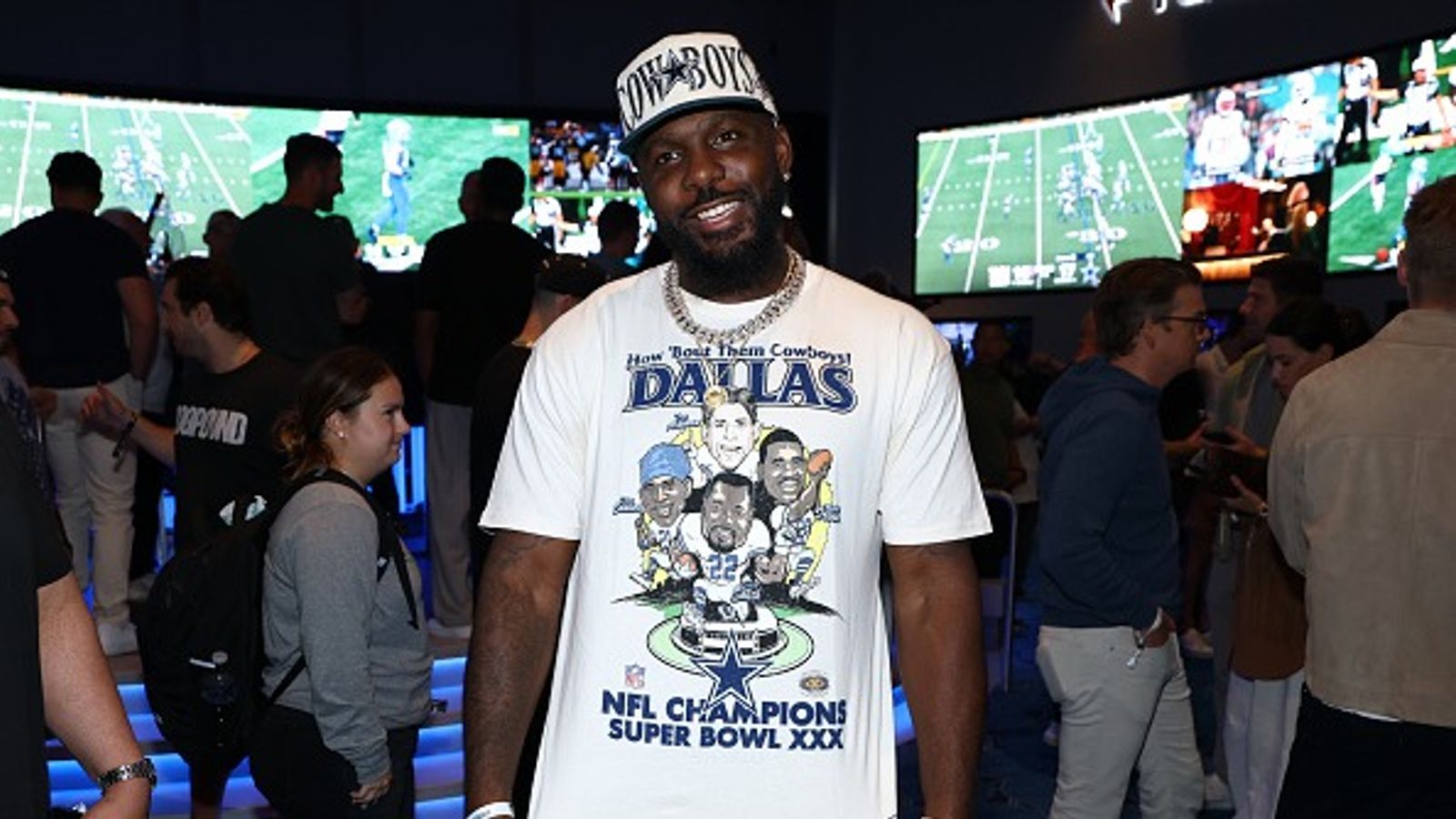 Dez Bryant pays tribute to Chris Paul after his retirement, says 'Congratulations on a amazing career' Dez Bryant in the frame.