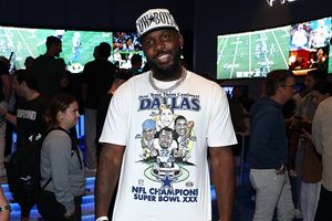 Dez Bryant pays tribute to Chris Paul after his retirement, says 'Congratulations on a amazing career' SportsTak