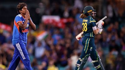 IND vs AUS: Arundhati Reddy’s four-wicket haul guides India to 21-run DLS win over Australia Arundhati Reddy of India celebrates the wicket of Darcie Brown of Australia during game one of the Women's T20 International series between Australia and India (getty)