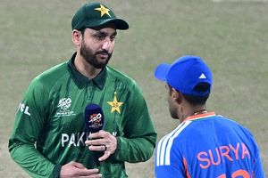 IND vs PAK: India continue no-handshake stance vs Pakistan at T20 World Cup, Here's how the two captains reacted SportsTak