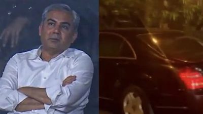 Unable to watch Pakistan surrender to India in run chase, PCB chief Mohsin Naqvi leaves stadium; watch video Mohsin Naqvi