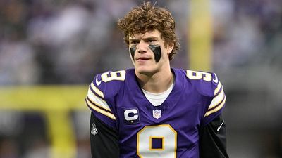 John Randle urges Minnesota Vikings to avoid Derek Carr or Kirk Cousins amid J.J. McCarthy uncertainty SportsTak