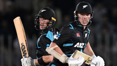 New Zealand bring 32-yr-old star as Michael Bracewell's replacement for rest of T20 World Cup New Zealand's Michael Bracewell (R) and teammate Cole McConchie in this frame. (Getty)