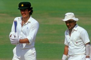 14 ex-captains including Gavaskar, Kapil write to PAK govt. appealing for Imran Khan's better medical treatment SportsTak