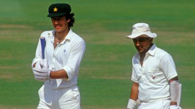 14 ex-captains including Gavaskar, Kapil write to PAK govt. appealing for Imran Khan's better medical treatment Imran Khan and Sunil Gavaskar
