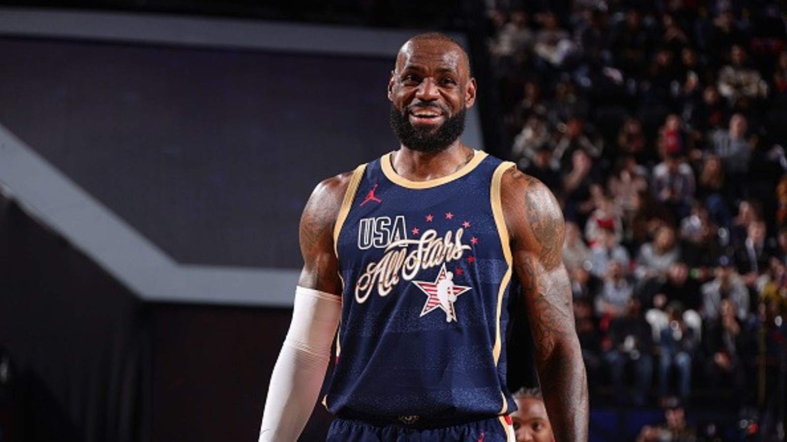 Carmelo Anthony slams LA Lakers fans for not accepting LeBron James, says 'I don't give a f**k' LeBron James in the frame.