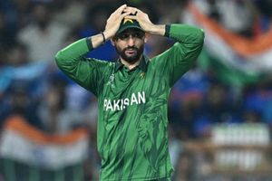 'Agar badtameezi wale word nikal jaye toh...': Ex-PAK batter goes on a rant slamming Agha's decision to chase SportsTak