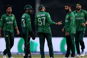 'Shadab jaise das uski jeb mein rehte hain': Pakistan's all-rounder mercilessly blasted for controversial remark SportsTak