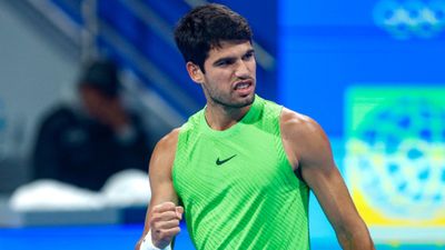 Carlos Alcaraz shows flash of frustration during Doha ExxonMobil Open quarterfinal Carlos Alcaraz shows flash of frustration during Doha ExxonMobil Open quarterfinal