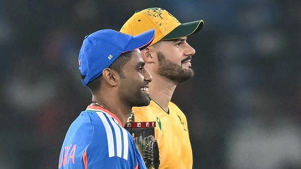 South Africa's captain Aiden Markram (R) and India skipper Suryakumar Yadav in this frame. (Getty)