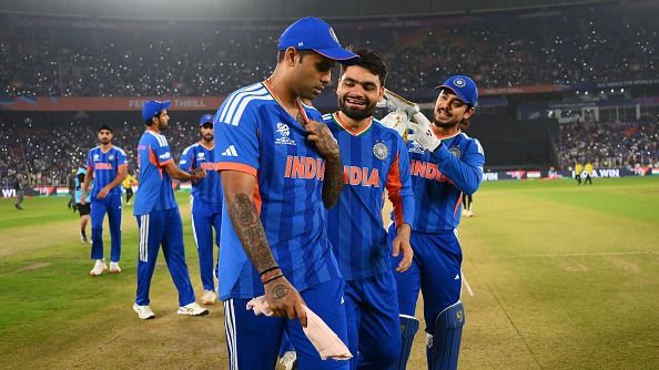 Suryakumar Yadav of India celebrates victory with teammates (Getty) Suryakumar Yadav of India celebrates victory with teammates (Getty)