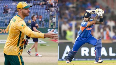 T20 World Cup: SA opt to bat first against India with 4 changes in Super 8 clash, know playing XIs South Africa skipper Aiden Markram (L) and India captain Suryakumar Yadav in frame. (Getty)