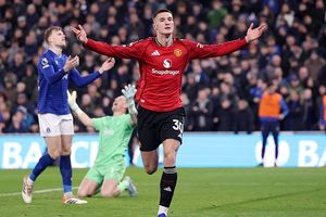 Rio Ferdinand reacts to Benjamin Sesko's goal against Everton, says 'love to see it' SportsTak