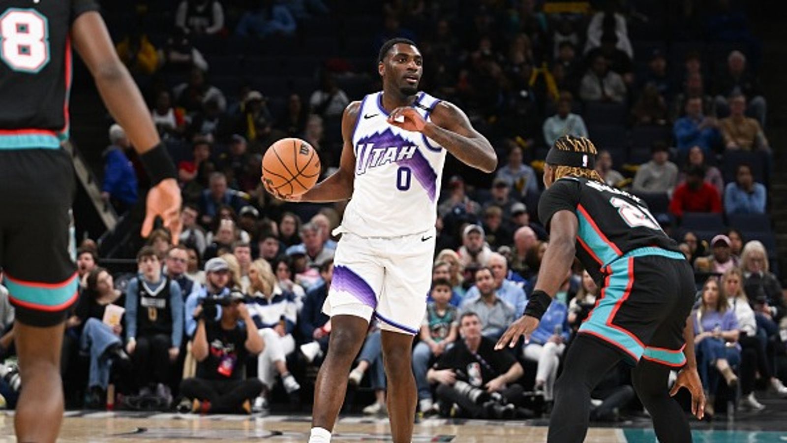 Another BAD news for Utah Jazz, star guard suffers season ending injury Vince Williams Jr. in the frame.