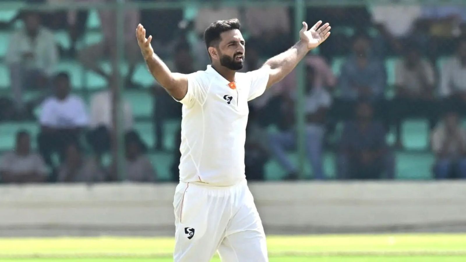 Ranji Trophy: Jammu & Kashmir inch closer to maiden title as Karnataka still trailing behind 477 runs Jammu & Kashmir's star pacer Auqib Nabi in this frame. (X)
