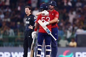 T20 World Cup: England pull off thrilling win over New Zealand to boost Pakistan's semis hopes SportsTak