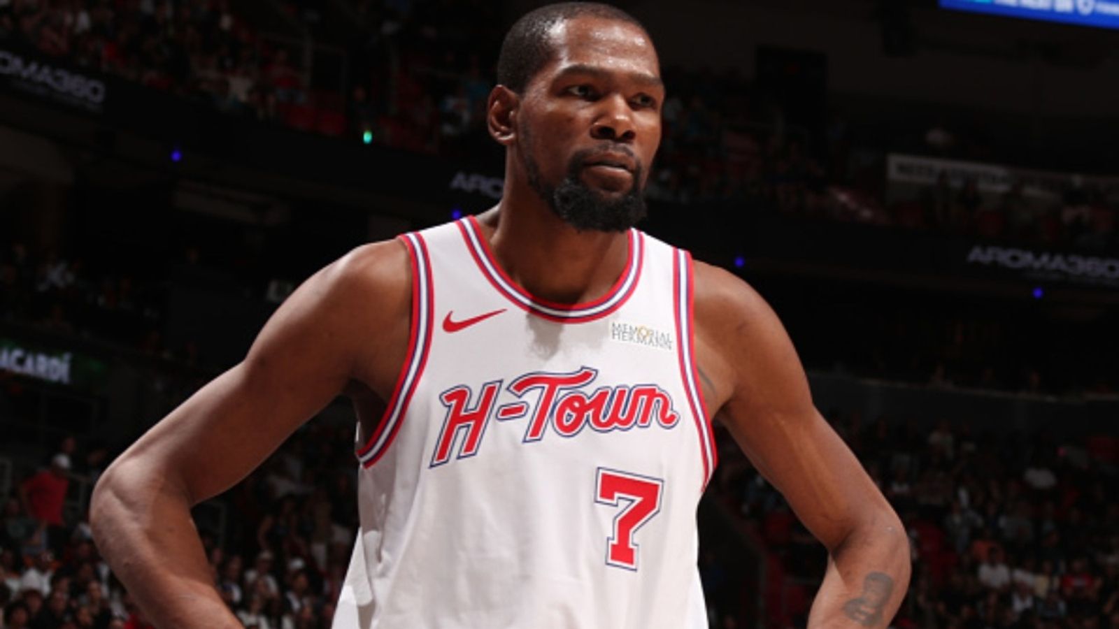 Kevin Durant takes over Lakers legend to reach a major career milestone Kevin Durant in the frame (via Getty)