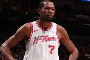 Kevin Durant takes over Lakers legend to reach a major career milestone SportsTak